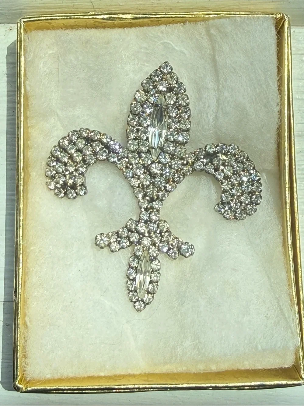 Vintage Rhinestone Fleur de Lis Brooch